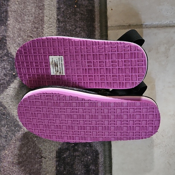 Chulis Slip-On Black Fuzzy Iridescent Butterflies Pink Heart Clog Stretchy Strap - Picture 8 of 9